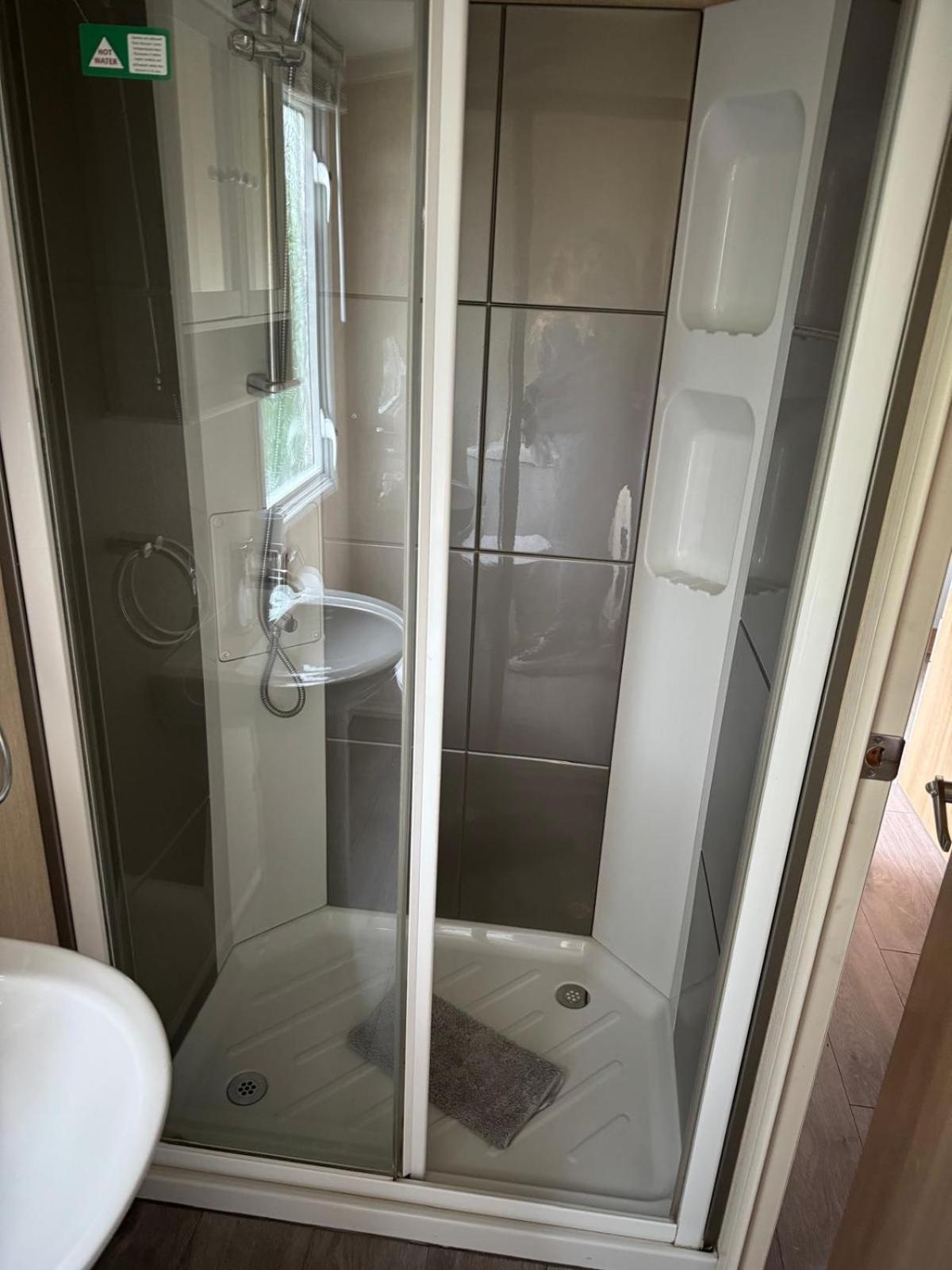 Prestige Static Caravan On 5 Star Holiday Park Cheswick  Exterior photo