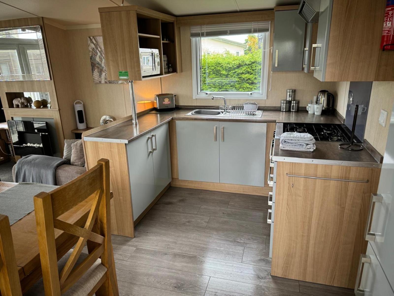 Prestige Static Caravan On 5 Star Holiday Park Cheswick  Exterior photo